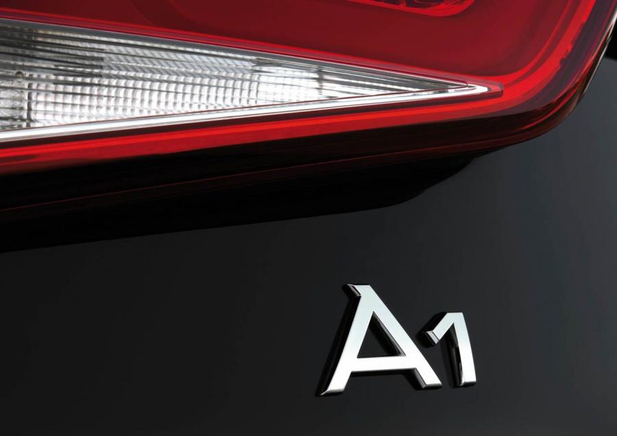 Логотип Audi A1 Quattro (8X) 2012 года  (фото 43 из 53)